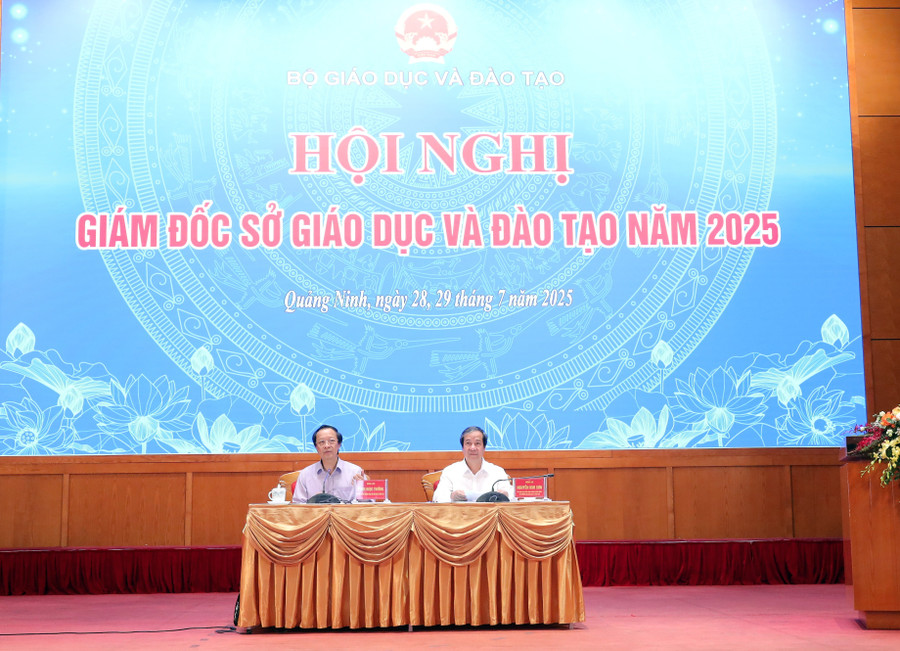 Bộ trưởng Bộ GD&ĐT Nguyễn Kim Sơn và Thứ trưởng Thường trực Bộ GD&ĐT Phạm Ngọc Thưởng chủ trì Hội nghị Giám đốc Sở GD&ĐT năm 2025.