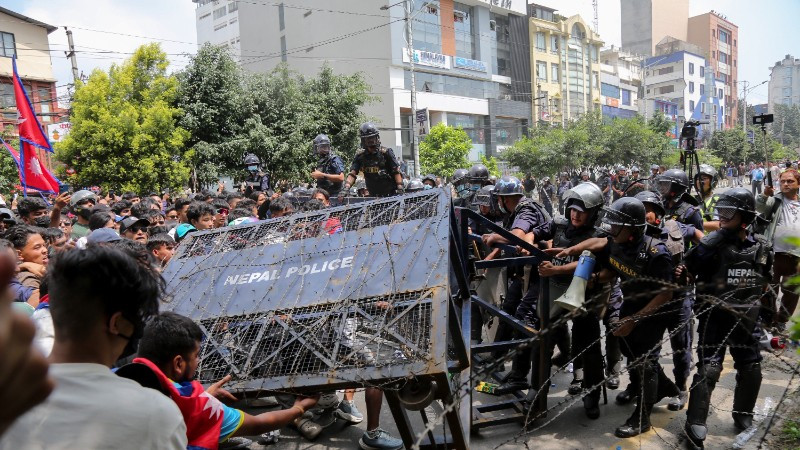 Cảnh giác âm mưu lợi dụng biểu tình, bạo loạn ở Indonesia, Nepal để kích động “cách mạng màu” -0