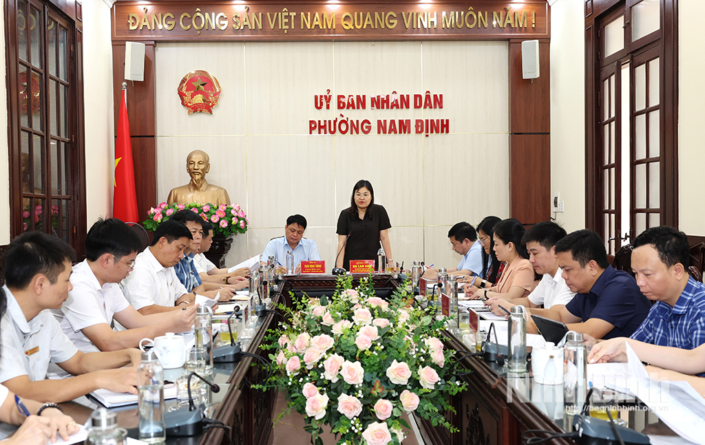 Quang cảnh buổi làm việc.