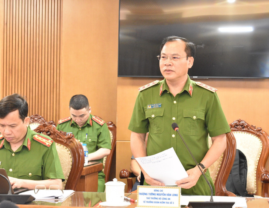 Thượng tướng Nguyễn Văn Long – Thứ trưởng Bộ Công an phát biểu chỉ đạo tại buổi làm việc. nvm-4823.jpg
