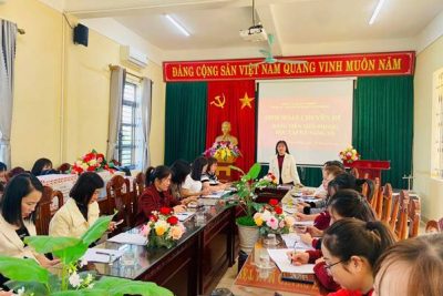 Sinh hoạt chi bộ với chuyên đề ” Đảng viên tiên phong học tập kĩ năng số” năm 2025