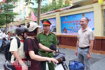 Ngành Giáo dục chú trọng nâng cao ý thức bảo đảm an toàn giao thông cho học sinh
