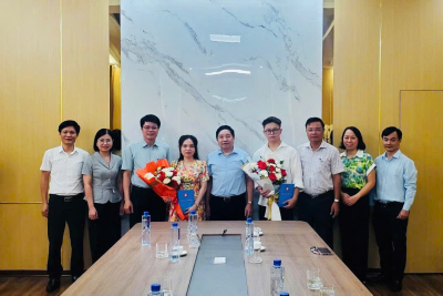 Đồng chí Giám đốc Sở Giáo dục và Đào tạo thăm, động viên học sinh đoạt giải Nhất quốc gia, chuẩn bị tham dự Vòng chung kết thế giới Cuộc thi MOSWC 2025 tại Hoa Kỳ